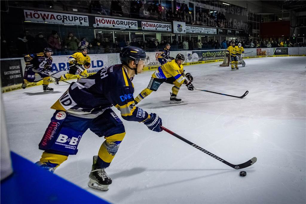 Die Eisadler Dortmund haben vor über 2000 Zuschauern am Freitagabend die Grefrather EG besiegt und starten mit Rückenwind aus 14 Siegen in Serie in die Playoffs.