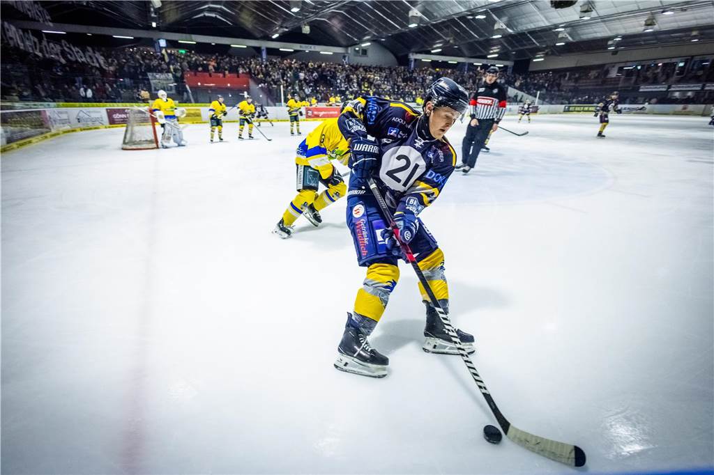 Die Eisadler Dortmund haben vor über 2000 Zuschauern am Freitagabend die Grefrather EG besiegt und starten mit Rückenwind aus 14 Siegen in Serie in die Playoffs.