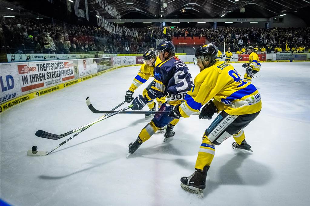 Die Eisadler Dortmund haben vor über 2000 Zuschauern am Freitagabend die Grefrather EG besiegt und starten mit Rückenwind aus 14 Siegen in Serie in die Playoffs.