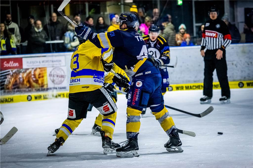 Die Eisadler Dortmund haben vor über 2000 Zuschauern am Freitagabend die Grefrather EG besiegt und starten mit Rückenwind aus 14 Siegen in Serie in die Playoffs.