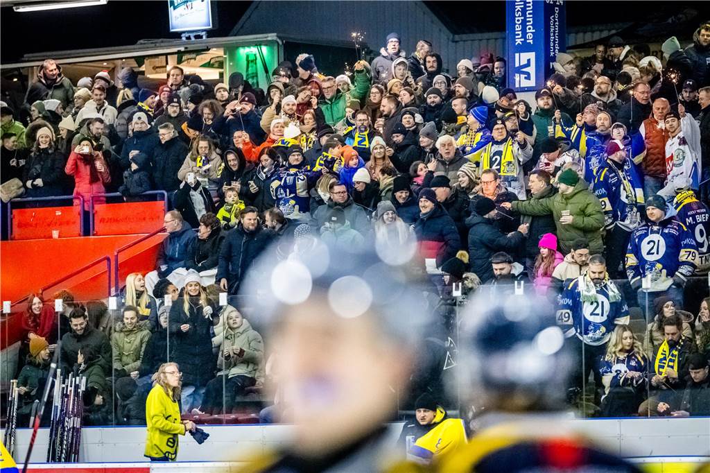Die Eisadler Dortmund haben vor über 2000 Zuschauern am Freitagabend die Grefrather EG besiegt und starten mit Rückenwind aus 14 Siegen in Serie in die Playoffs.