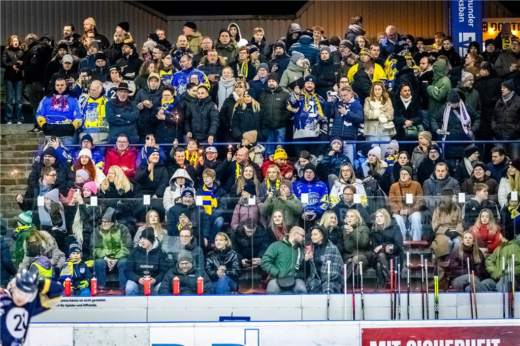 Die Eisadler Dortmund haben vor über 2000 Zuschauern am Freitagabend die Grefrather EG besiegt und starten mit Rückenwind aus 14 Siegen in Serie in die Playoffs.