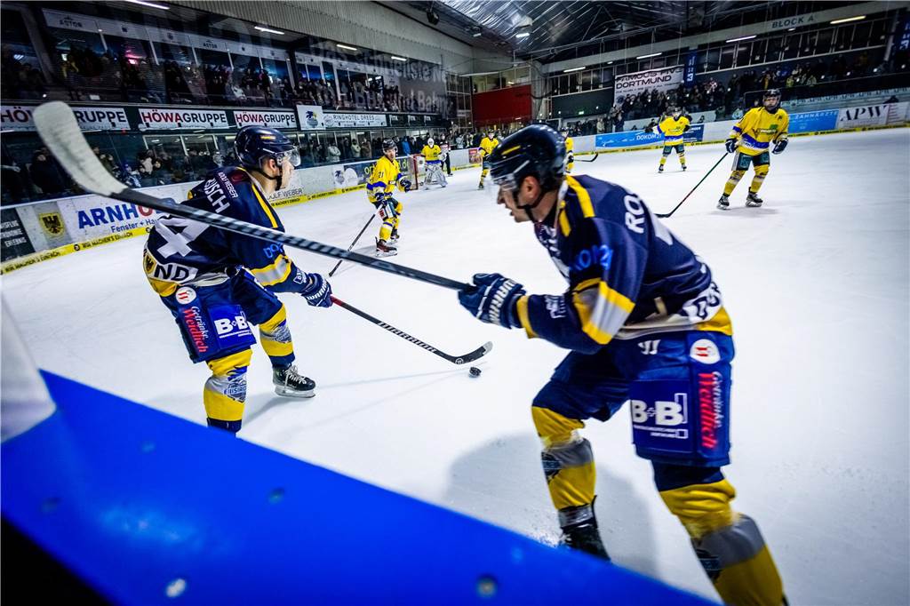 Die Eisadler Dortmund haben vor über 2000 Zuschauern am Freitagabend die Grefrather EG besiegt und starten mit Rückenwind aus 14 Siegen in Serie in die Playoffs.