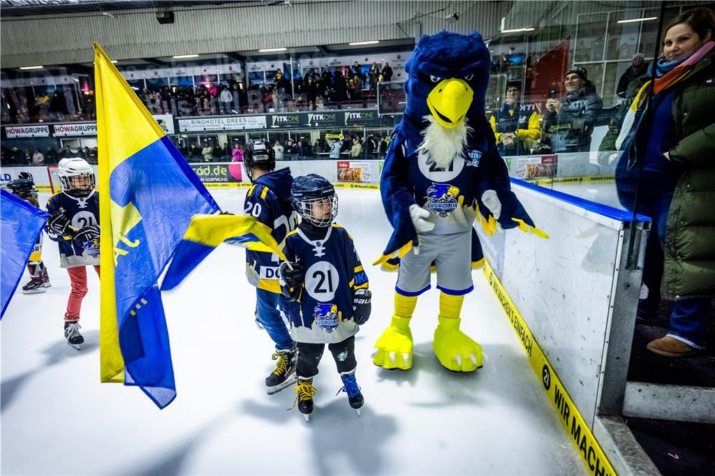 Die Eisadler Dortmund haben vor über 2000 Zuschauern am Freitagabend die Grefrather EG besiegt und starten mit Rückenwind aus 14 Siegen in Serie in die Playoffs.