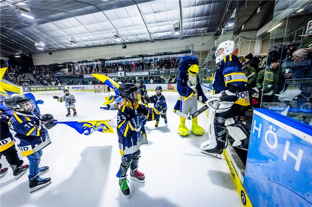 Die Eisadler Dortmund haben vor über 2000 Zuschauern am Freitagabend die Grefrather EG besiegt und starten mit Rückenwind aus 14 Siegen in Serie in die Playoffs.