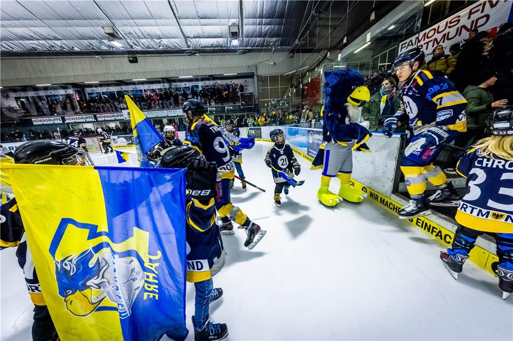 Die Eisadler Dortmund haben vor über 2000 Zuschauern am Freitagabend die Grefrather EG besiegt und starten mit Rückenwind aus 14 Siegen in Serie in die Playoffs.