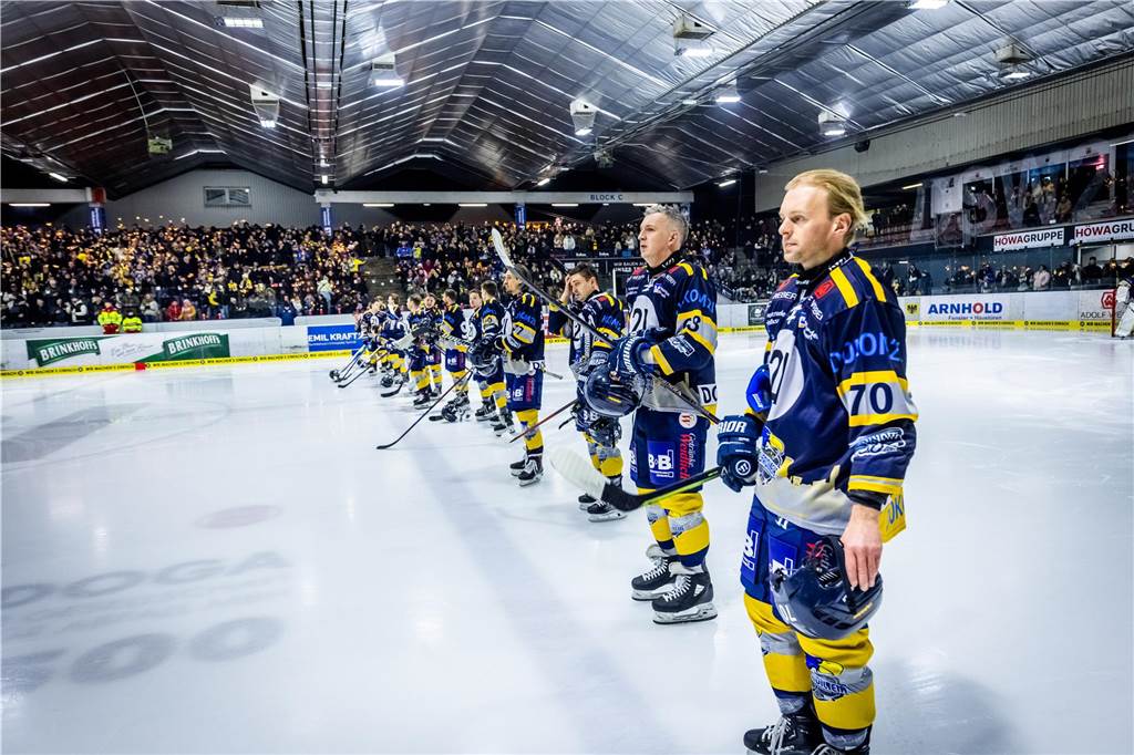 Die Eisadler Dortmund haben vor über 2000 Zuschauern am Freitagabend die Grefrather EG besiegt und starten mit Rückenwind aus 14 Siegen in Serie in die Playoffs.