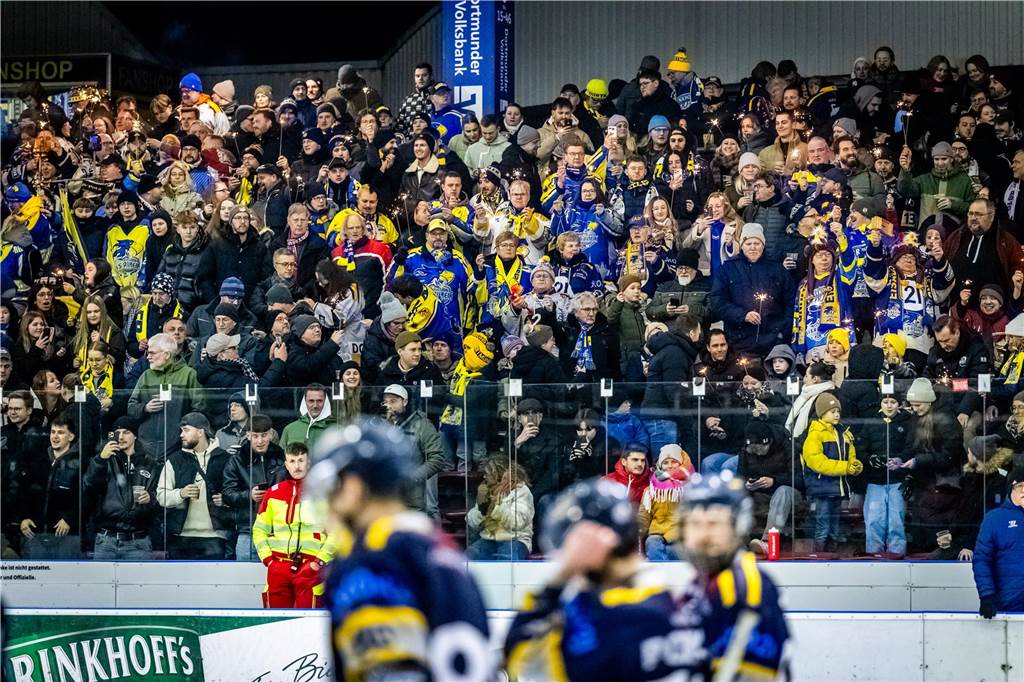 Die Eisadler Dortmund haben vor über 2000 Zuschauern am Freitagabend die Grefrather EG besiegt und starten mit Rückenwind aus 14 Siegen in Serie in die Playoffs.