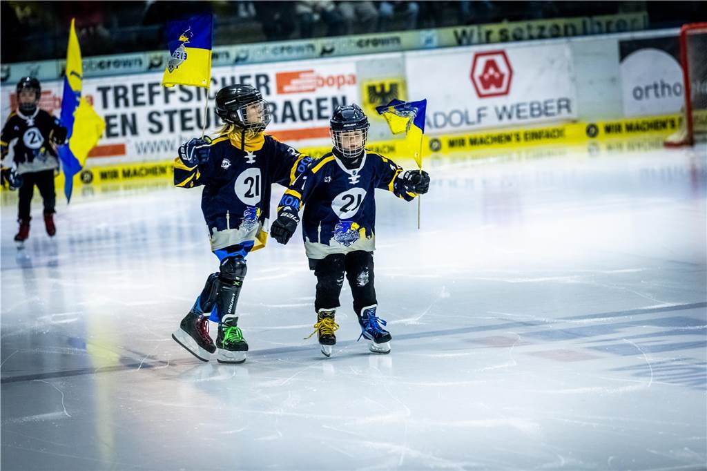 Die Eisadler Dortmund haben vor über 2000 Zuschauern am Freitagabend die Grefrather EG besiegt und starten mit Rückenwind aus 14 Siegen in Serie in die Playoffs.
