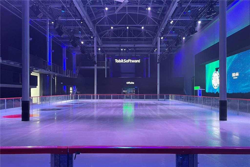 Nach dem Kaltstart auf die Kufen: Arktice startet in einzigartiger Kulisse Die Eisfläche war am Donnerstag bestens präpariert.