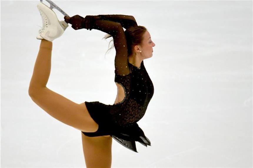 Nicole Schott bei Start in Grand-Prix-Serie in Moskau Die Eiskunstläuferin Nicole Schott aus Essen bei ihrer Kür. Foto: Monika Skolimowska/Archiv