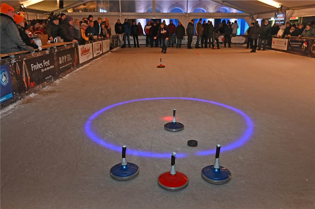 Macher des Dorstener Winterzaubers trotzen der Energiekrise Eisstockschießen auf dem Marktplatz
