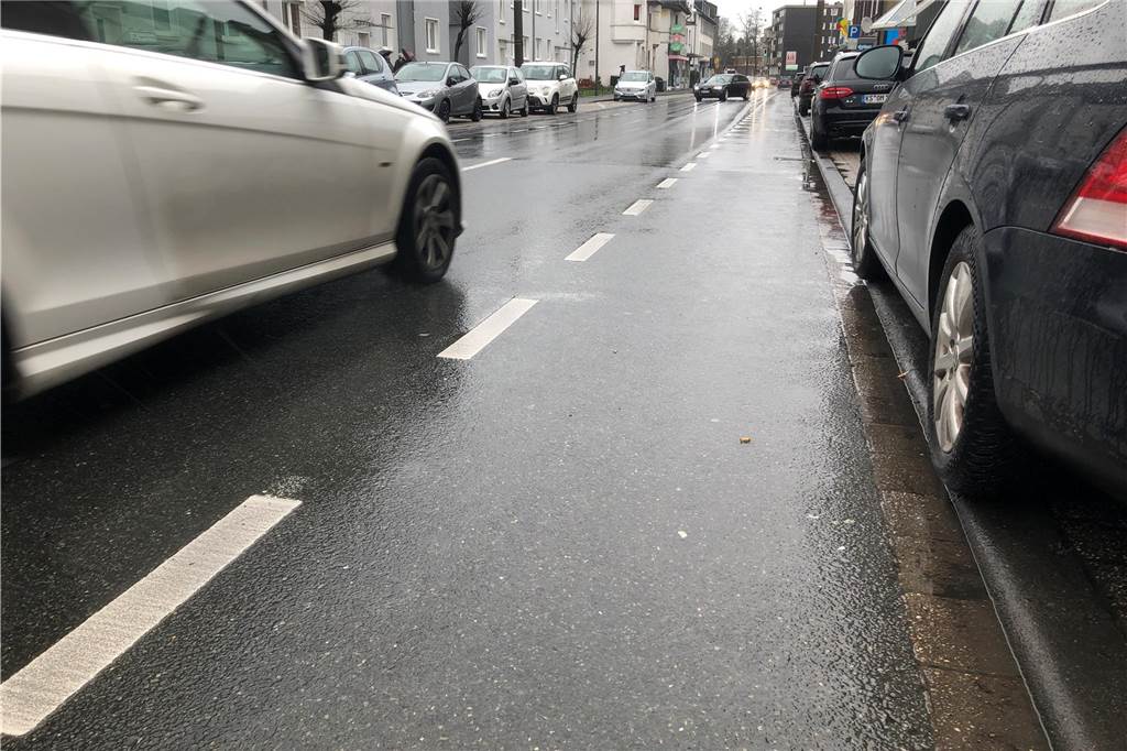 SPD und CDU einig über Verkehrsprobleme auf der Ickerner Straße Die engen Fahrradwege der Ickerner Straße führen häufig zu gefährlichen Situationen. Die SPD Ickern möchte das ändern.
