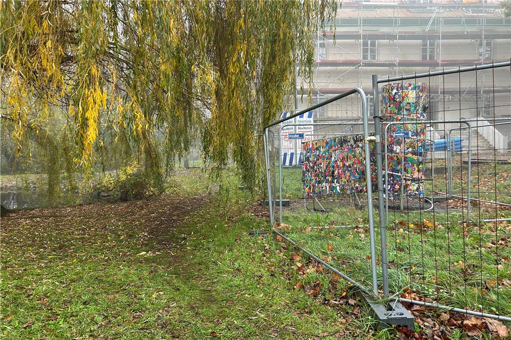 Arbeiten rund um die Burg Botzlar: Rundgang wird gesperrt Die Enten im Teich bekommen bald wegen der Sperrung des Rundgangs nicht mehr so viel menschlichen Besuch.