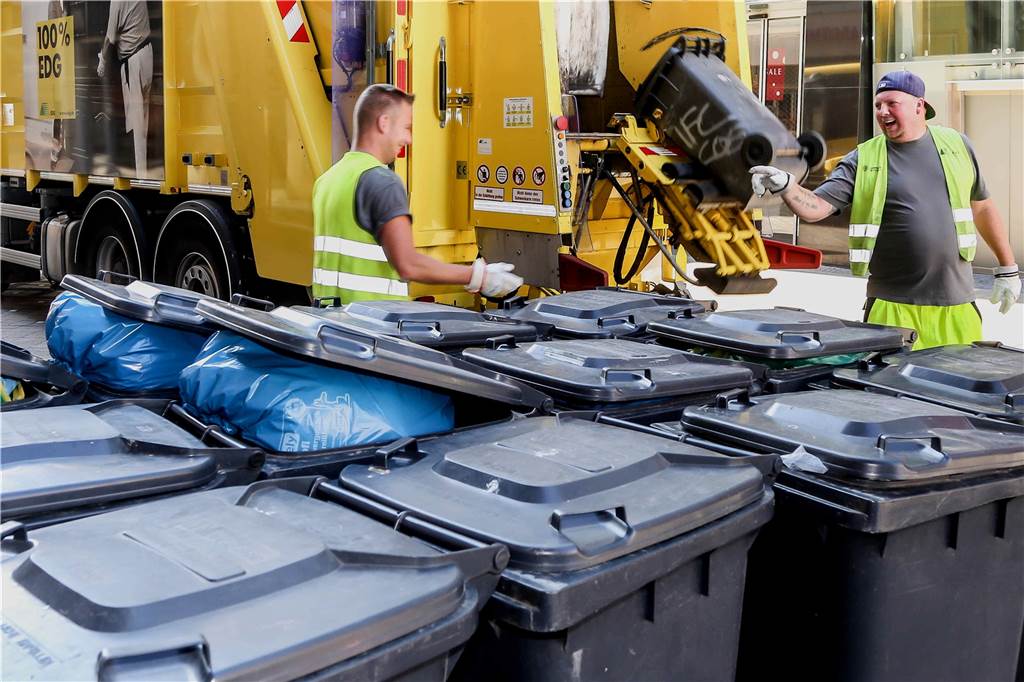 EDG lässt gelbe Tonnen in Dortmund immer häufiger ungeleert stehen Die Entsorgung der grauen Restmülltonne wird über die Müllgebühren finanziert. Bei der gelben Tonne ist das völlig anders.