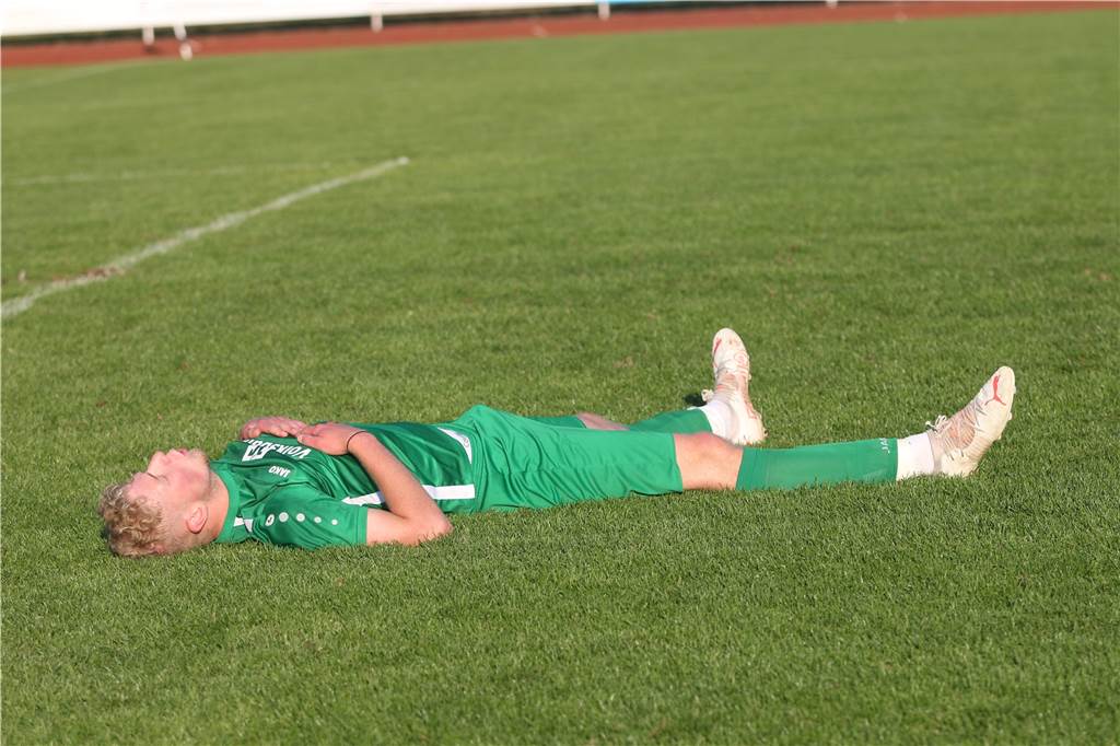 Zwei verschiedene Halbzeiten: Zwischen FC Nordkirchen und SuS Olfen ist nur das Ergebnis deutlich Die Enttäuschung über die Niederlage war trotz der guten Leistung bei Tim Kortenbusch groß.