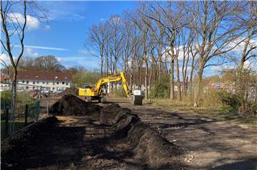 Die Erdarbeiten auf dem Gelände des ehemaligen Kleinbecker Parks haben begonnen.