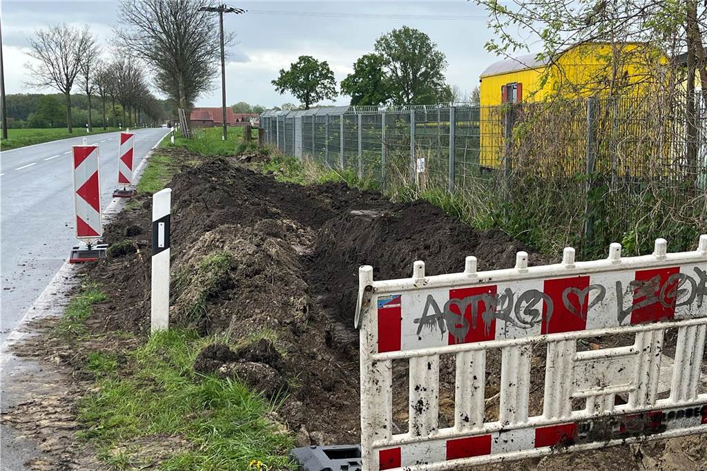 Radwegbau an K2: Arbeiten werden teilweise fortgesetzt Die Erdarbeiten müssen noch einige Zeit warten.