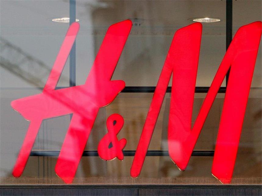 Gewinn von H&M schrumpft: Hohe Kosten Die erfolgsverwöhnte schwedische Textilkette Hennes & Mauritz (H&M) meldet einen Gewinnschwund.