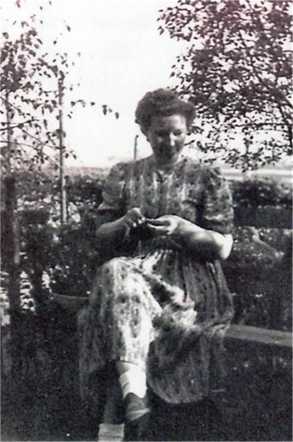 Wie die Bürger von Werne das Kriegsende 1945 erlebten Irmgard Vehring aus Werne sitzt in ihrem Garten.