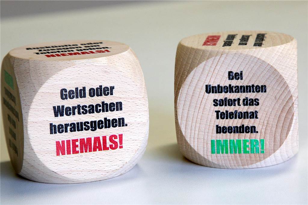 Schockanrufe und Internetkriminalität: Erinnerungswürfel warnt Senioren Die Erinnerungswürfel geben nützliche Tipps.