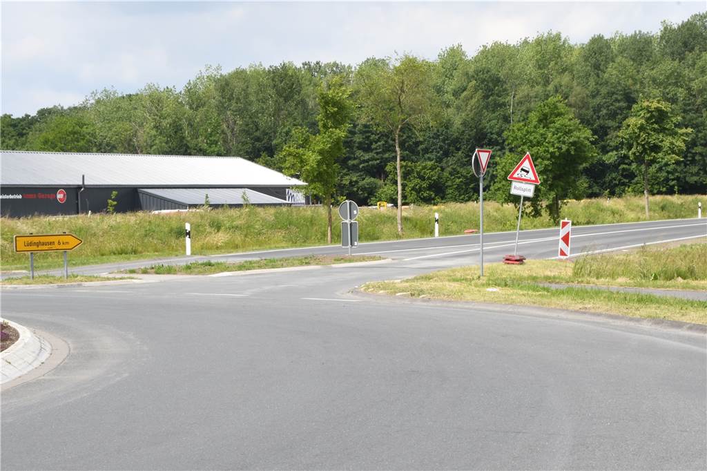 Vollsperrung in Nordkirchen eingerichtet - Beschilderung stimmt noch nicht Die Ermener Straße ist nach monatelangen Sanierungsarbeiten und einer Vollsperrung jetzt wieder Richtung Lüdinghausen freigegeben.