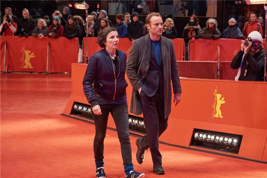 Starke Werte für den Berlinale-„Tatort“ Die Ermittler Nina Rubin (Meret Becker) und Robert Karow (Mark Waschke) landeten mit ihrem Berlinale-„Tatort“ einen Quotenrenner. Foto: Reiner Bajo/rbb/ARD