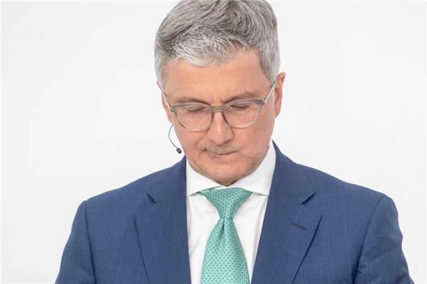 Audi-Chef Stadler erstmals als Häftling vernommen Die Ermittler werfen Audi-Chef Rupert Stadler Betrug vor, weil er nach Aufdeckung der Abgasbetrügereien bei Dieselautos 2015 in den USA weiter manipulierte Autos in Europa habe verkaufen lassen. Foto: Armin Weigel