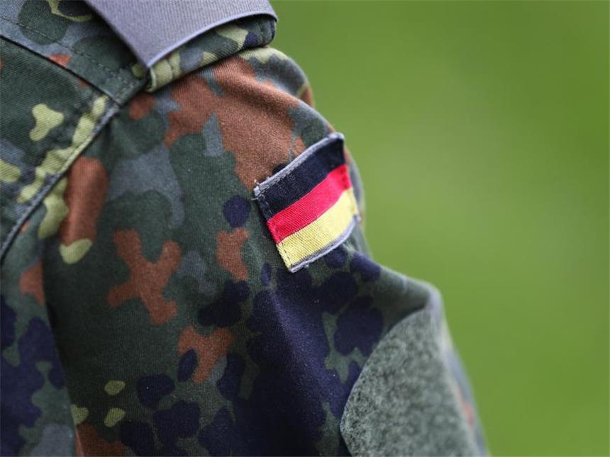 Weiterer Bundeswehrsoldat festgenommen Die Ermittlungen um einen terrorverdächtigen Offizier bei der Bundeswehr weiten sich aus. Foto: Karl-Josef Hildenbrand