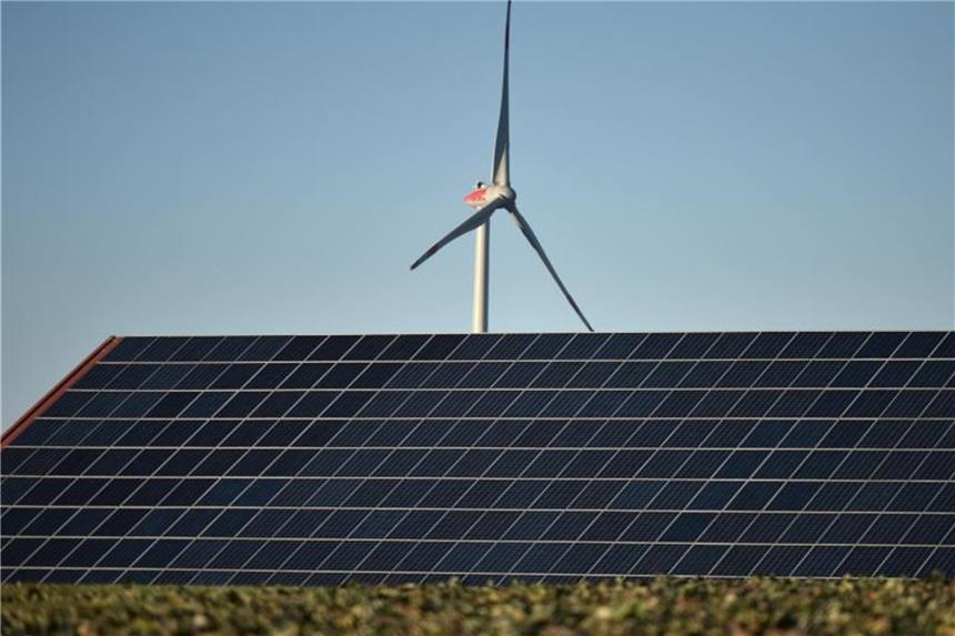 Die erneuerbaren Energien bleiben auch 2018 im Aufwind. Für einen Anstieg der Strompreise sind sie aber nicht mehr verantwortlich. Foto: Jan-Philipp Strobel/dpa