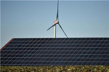 Die erneuerbaren Energien bleiben auch 2018 im Aufwind. Für einen Anstieg der Strompreise sind sie aber nicht mehr verantwortlich. Foto: Jan-Philipp Strobel/dpa