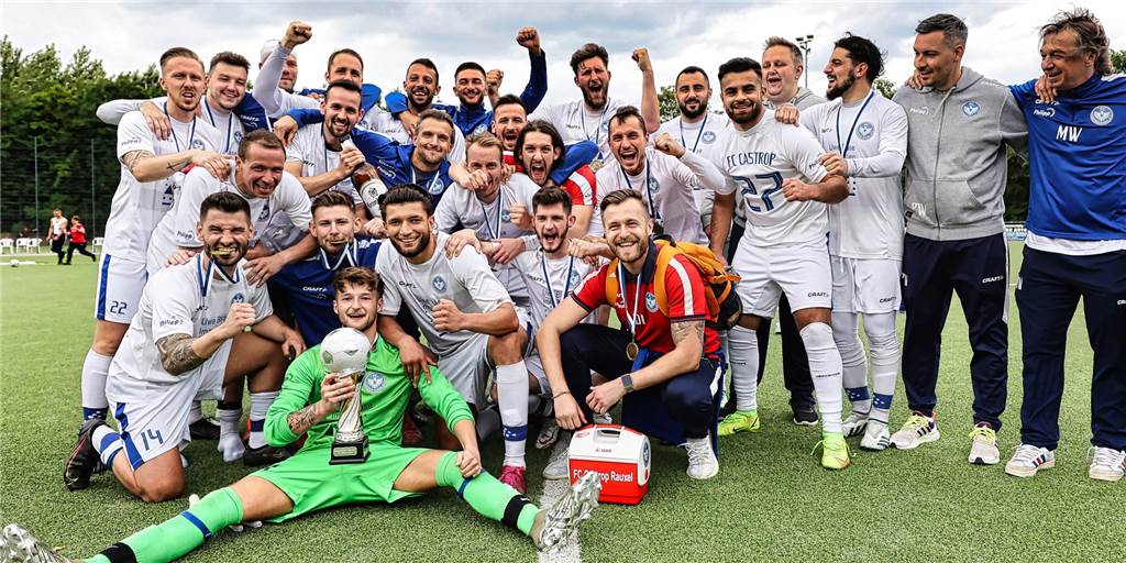 Westfalenpokal: FC Castrop-Rauxel zieht ein Heimspiel-Los – Oberliga-Absteiger kommt Die Bezirksliga-Fußballer des FC Castrop-Rauxel jubeln über den Kreispokal-Endspielsieg.