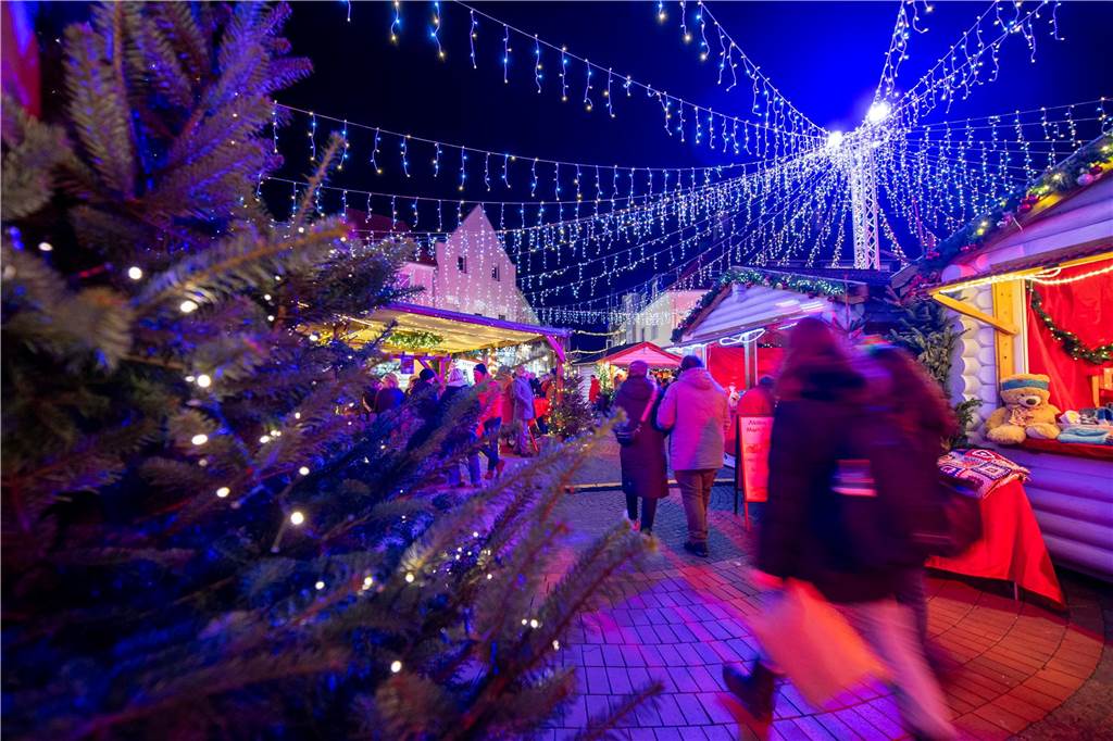 Die Eröffnung des Nikolausmaktes samt Schlittschuhbahn ließen sich viele Halterner nicht entgehen.