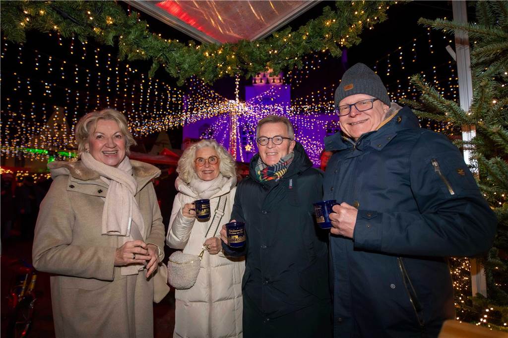 Die Eröffnung des Nikolausmaktes samt Schlittschuhbahn ließen sich viele Halterner nicht entgehen.