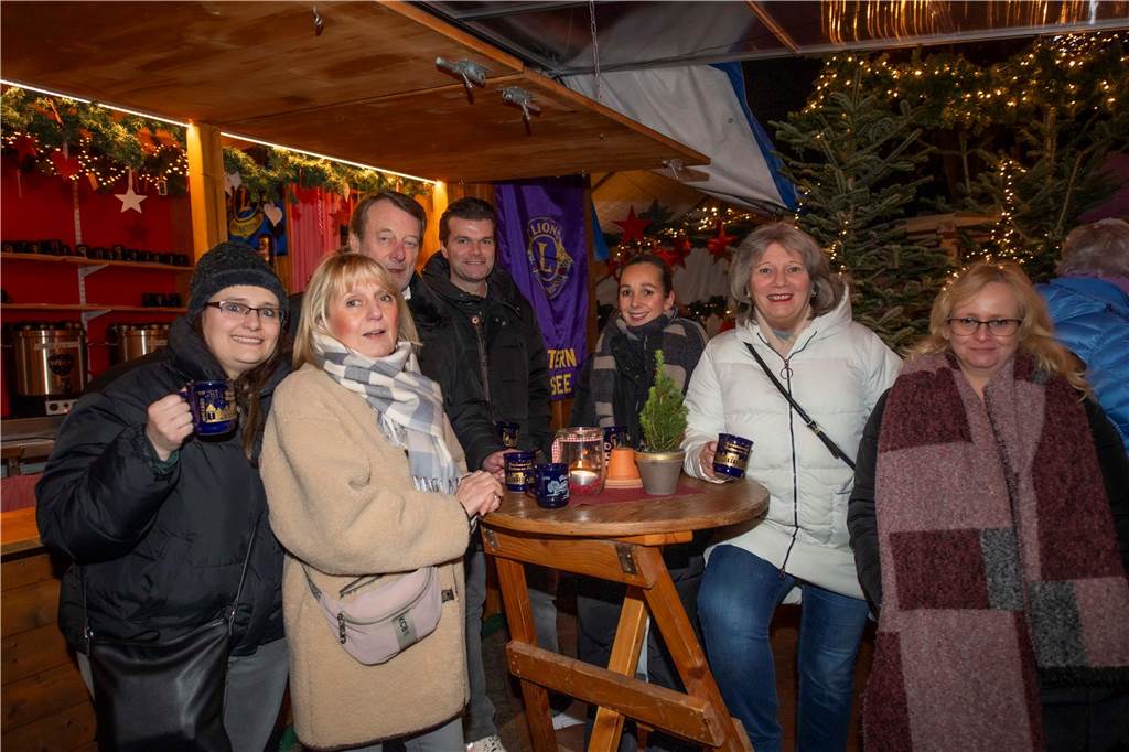 Die Eröffnung des Nikolausmaktes samt Schlittschuhbahn ließen sich viele Halterner nicht entgehen.