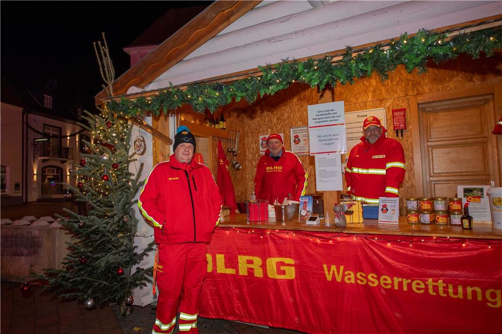 Die Eröffnung des Nikolausmaktes samt Schlittschuhbahn ließen sich viele Halterner nicht entgehen.