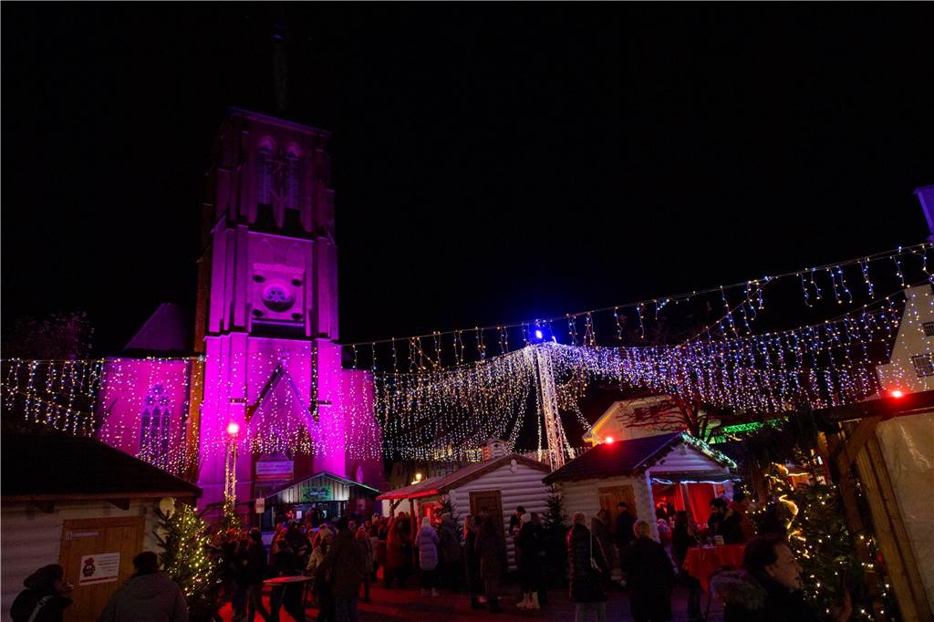 Die Eröffnung des Nikolausmaktes samt Schlittschuhbahn ließen sich viele Halterner nicht entgehen.