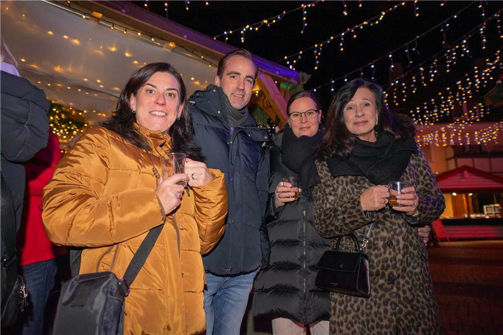Die Eröffnung des Nikolausmaktes samt Schlittschuhbahn ließen sich viele Halterner nicht entgehen.