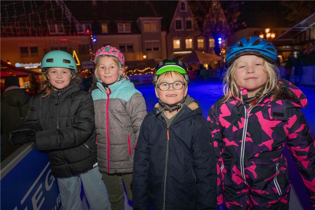 Die Eröffnung des Nikolausmaktes samt Schlittschuhbahn ließen sich viele Halterner nicht entgehen.