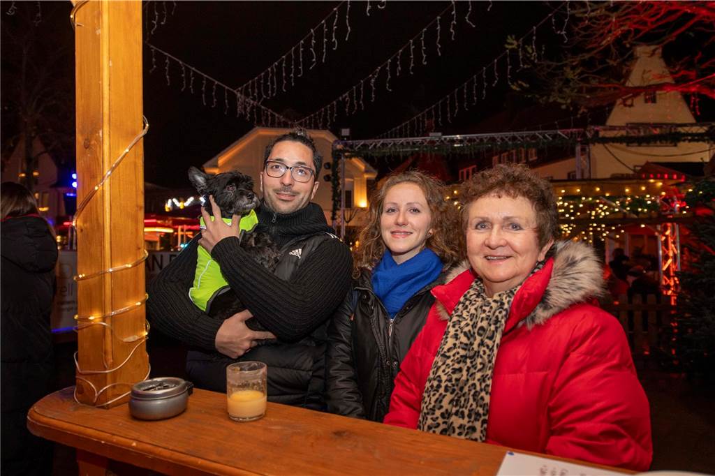 Die Eröffnung des Nikolausmaktes samt Schlittschuhbahn ließen sich viele Halterner nicht entgehen.