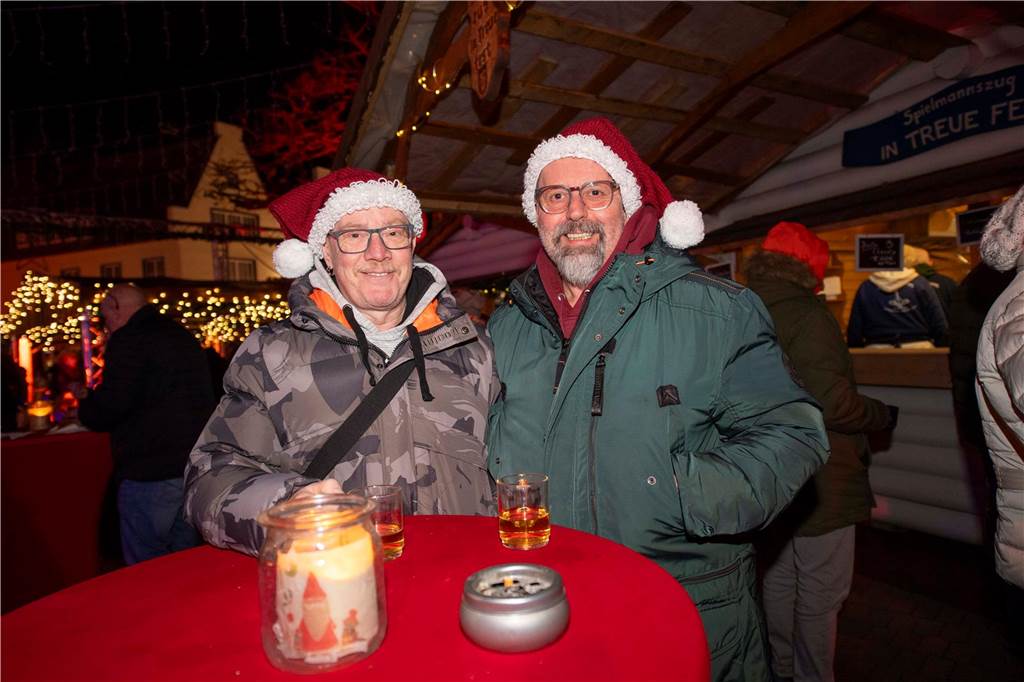 Die Eröffnung des Nikolausmaktes samt Schlittschuhbahn ließen sich viele Halterner nicht entgehen.