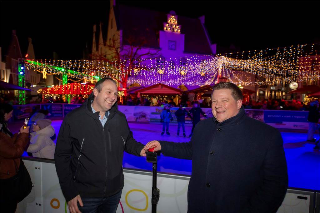 Die Eröffnung des Nikolausmaktes samt Schlittschuhbahn ließen sich viele Halterner nicht entgehen.