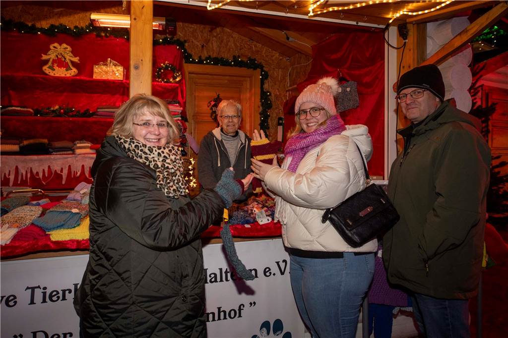 Die Eröffnung des Nikolausmaktes samt Schlittschuhbahn ließen sich viele Halterner nicht entgehen.