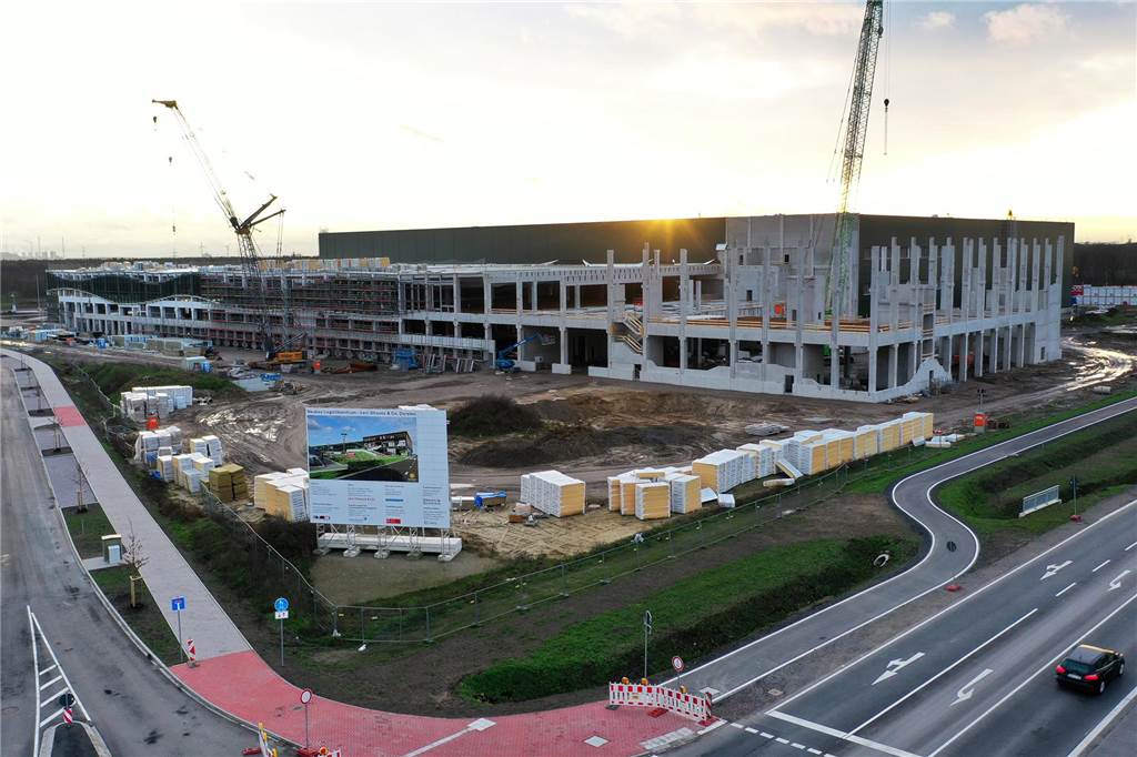Entsorgungsbetrieb Bolz wird Levi’s erster Nachbar im Industriepark Das Levi's-Lager mit der neuen Straße, die von der Dülmener Straße abbiegt.