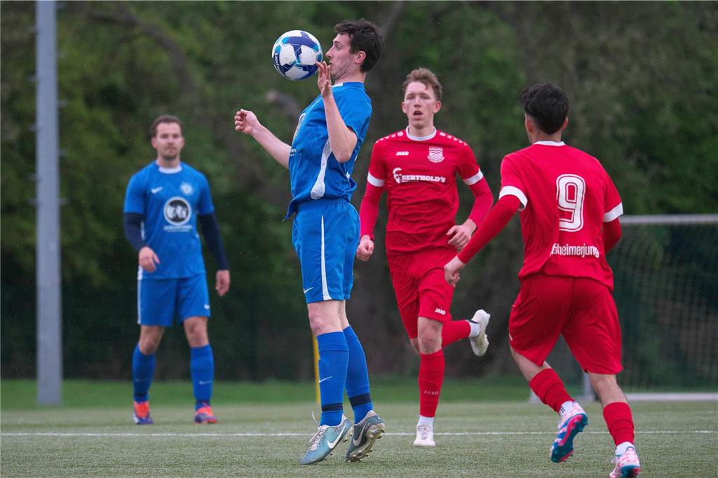 Die erste Halbzeit ging an den ETuS Haltern II, der mit 2:0 in die Pause ging. Danach glich Concordia Flaesheim II aber noch aus, das Spiel endete 2:2. Für den Tabellenführer aus Flaesheim war es das erste sieglose Spiel seit Oktober - damals gab es auch ein Remis gegen den ETuS.