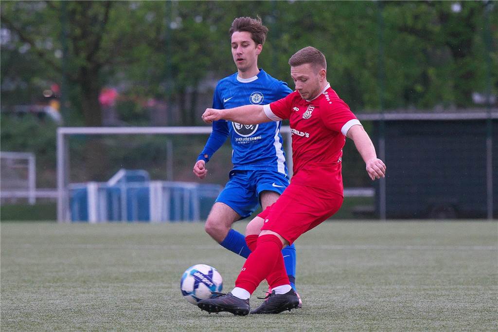 Die erste Halbzeit ging an den ETuS Haltern II, der mit 2:0 in die Pause ging. Danach glich Concordia Flaesheim II aber noch aus, das Spiel endete 2:2. Für den Tabellenführer aus Flaesheim war es das erste sieglose Spiel seit Oktober - damals gab es auch ein Remis gegen den ETuS.