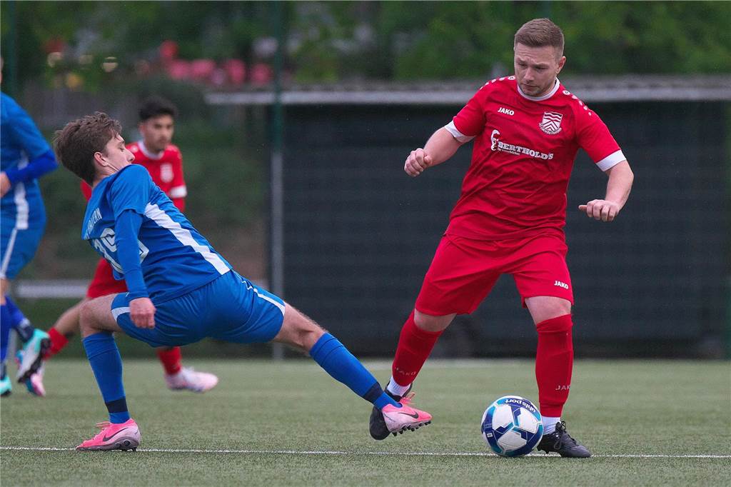Die erste Halbzeit ging an den ETuS Haltern II, der mit 2:0 in die Pause ging. Danach glich Concordia Flaesheim II aber noch aus, das Spiel endete 2:2. Für den Tabellenführer aus Flaesheim war es das erste sieglose Spiel seit Oktober - damals gab es auch ein Remis gegen den ETuS.