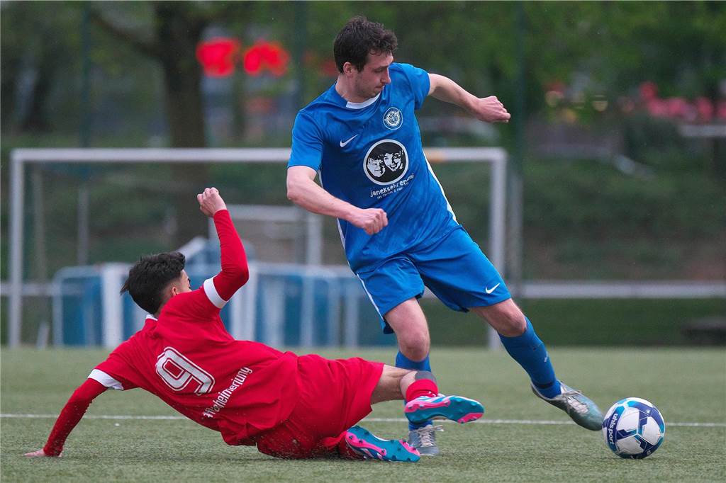 Die erste Halbzeit ging an den ETuS Haltern II, der mit 2:0 in die Pause ging. Danach glich Concordia Flaesheim II aber noch aus, das Spiel endete 2:2. Für den Tabellenführer aus Flaesheim war es das erste sieglose Spiel seit Oktober - damals gab es auch ein Remis gegen den ETuS.