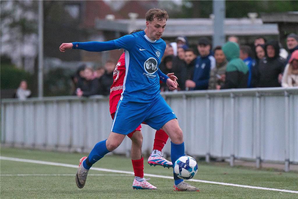 Die erste Halbzeit ging an den ETuS Haltern II, der mit 2:0 in die Pause ging. Danach glich Concordia Flaesheim II aber noch aus, das Spiel endete 2:2. Für den Tabellenführer aus Flaesheim war es das erste sieglose Spiel seit Oktober - damals gab es auch ein Remis gegen den ETuS.