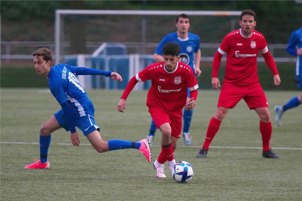 Die erste Halbzeit ging an den ETuS Haltern II, der mit 2:0 in die Pause ging. Danach glich Concordia Flaesheim II aber noch aus, das Spiel endete 2:2. Für den Tabellenführer aus Flaesheim war es das erste sieglose Spiel seit Oktober - damals gab es auch ein Remis gegen den ETuS.